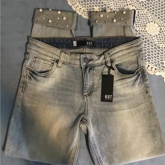 Kut from the Kloth Denim - “KUT” CAPRI JEANS WITH PEARL ADORNED CUFFS/NWT/ SIZE 4/ “26 length/ Midrise